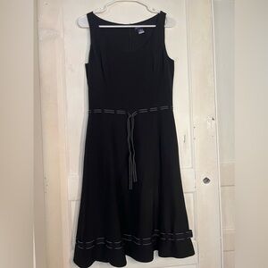 ANN TAYLOR 100% SILK DRESS SZ 6 BLACK WOVEN RIBBON DETAIL AT WAIST AND HEM LBD